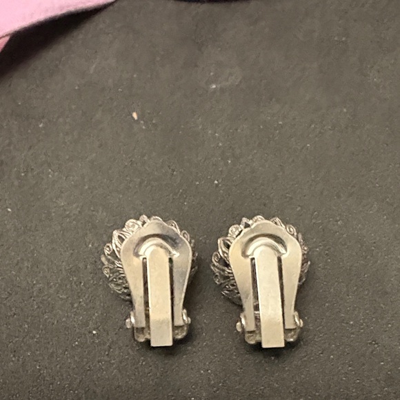 Vintage Stunning Purple Crystal Clip On Earrings - Picture 5 of 7